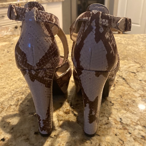 Pour la Victoire wedge high sandals - Picture 3 of 4